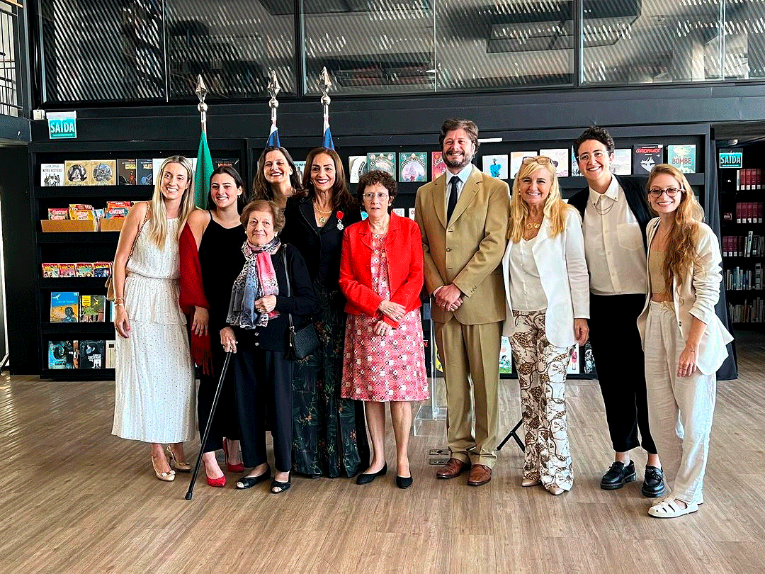 Katia Chalita, membros de sua família e Kátia Chalita e Brigitte Collet - Embaixadora da França no Brasil